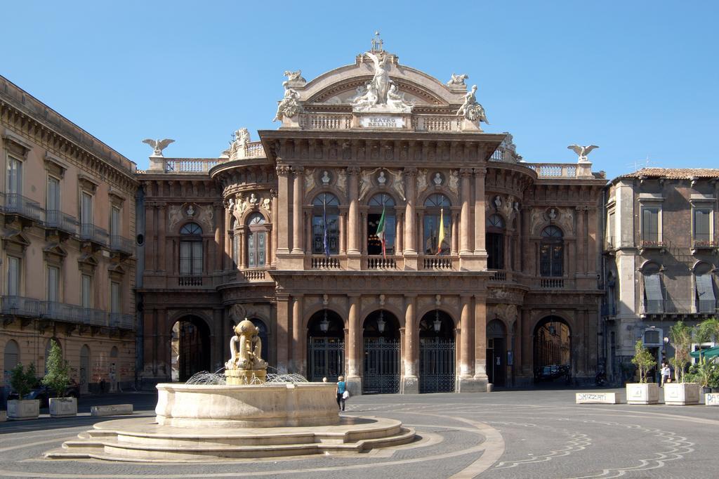 Appartamento Al Teatro Massimo Catania Exterior photo